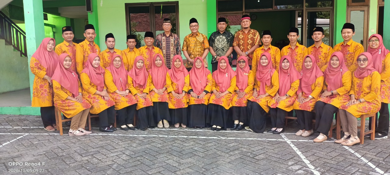 KELUARGA BESAR MI AT - TAUFIQ