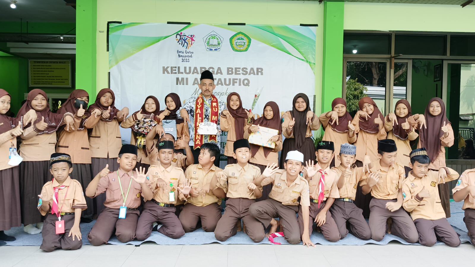 HARI GURU NASIONAL (Momentum 2023) 