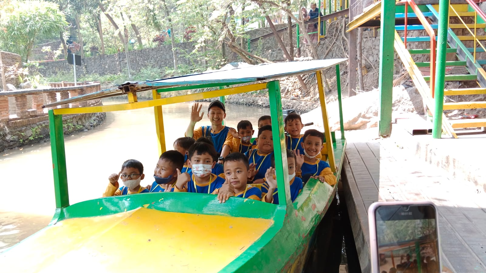 NAIK PERAHU NAIK PERAHU