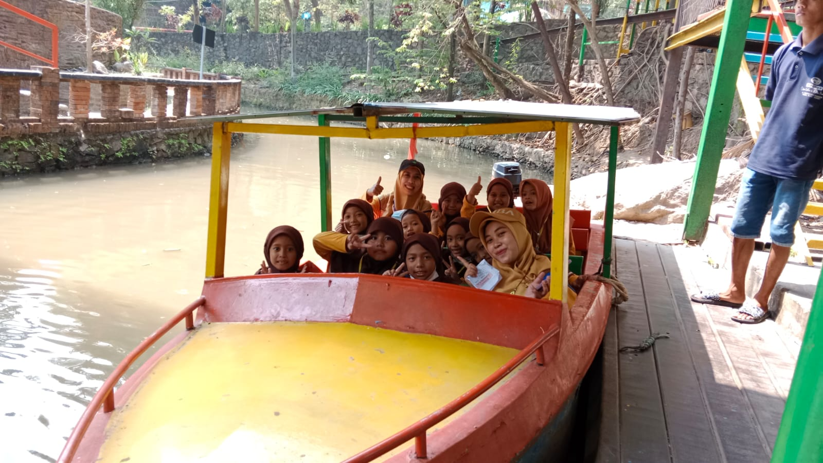 NAIK PERAHU NAIK PERAHU