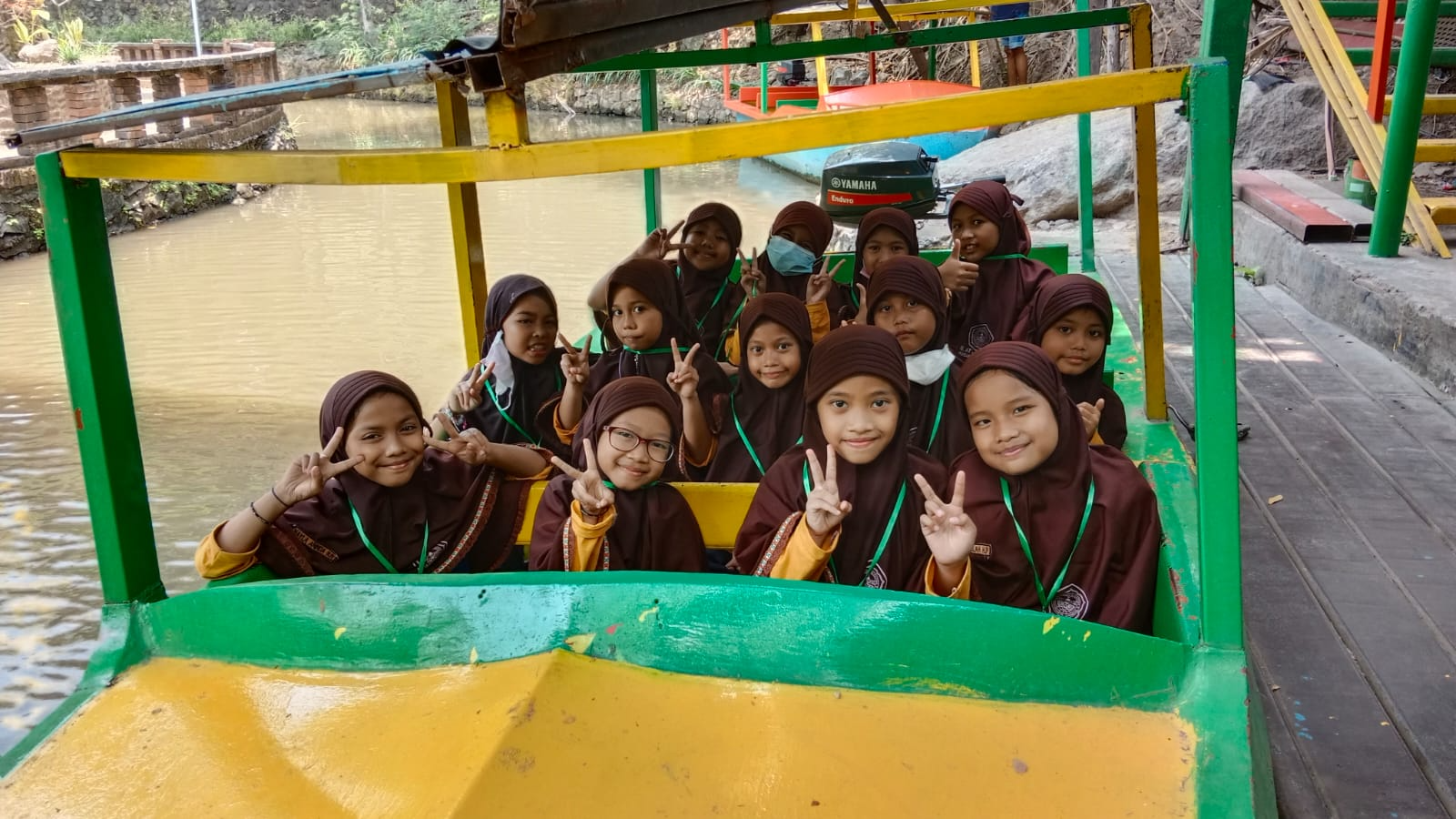 NAIK PERAHU