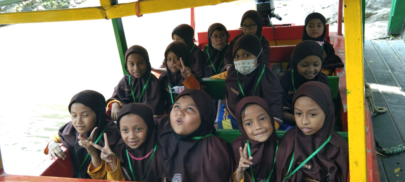 NAIK PERAHU