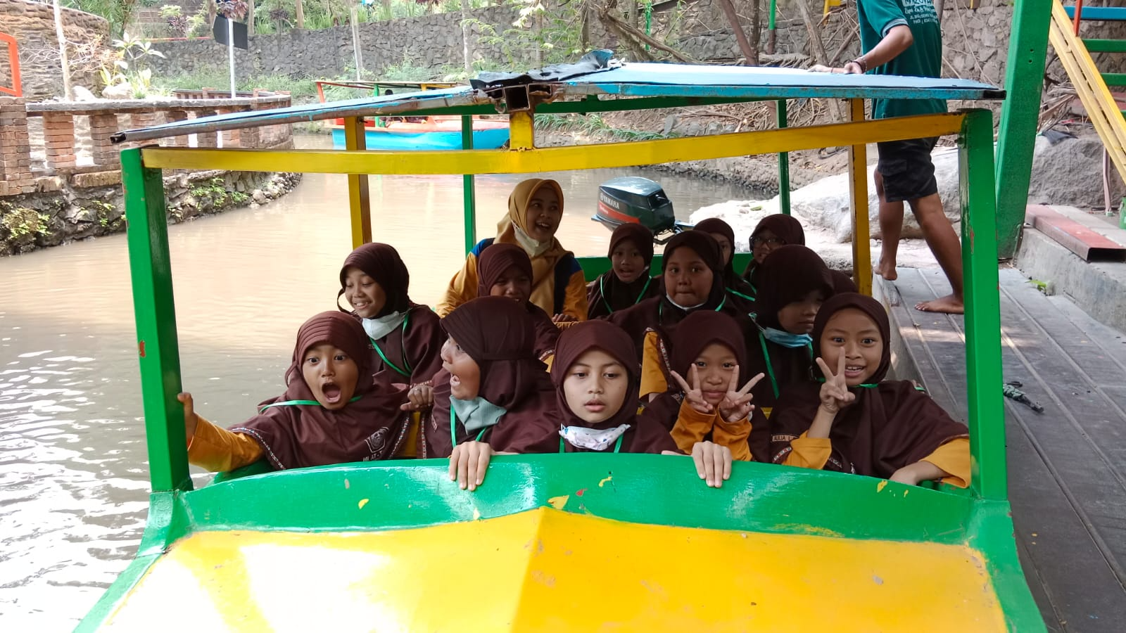NAIK PERAHU