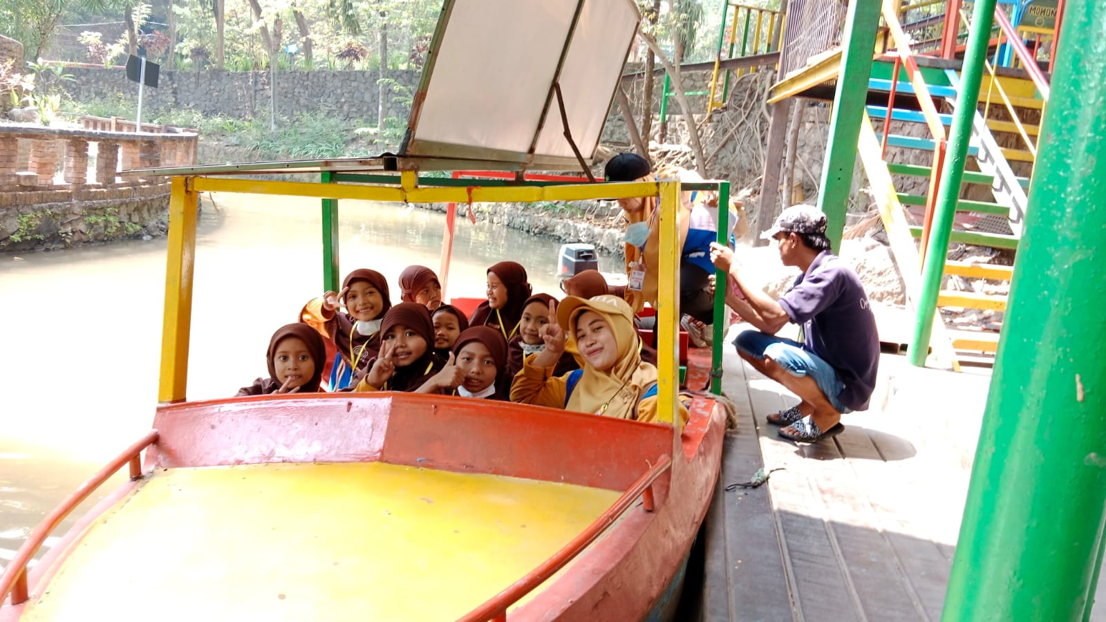 NAIK PERAHU