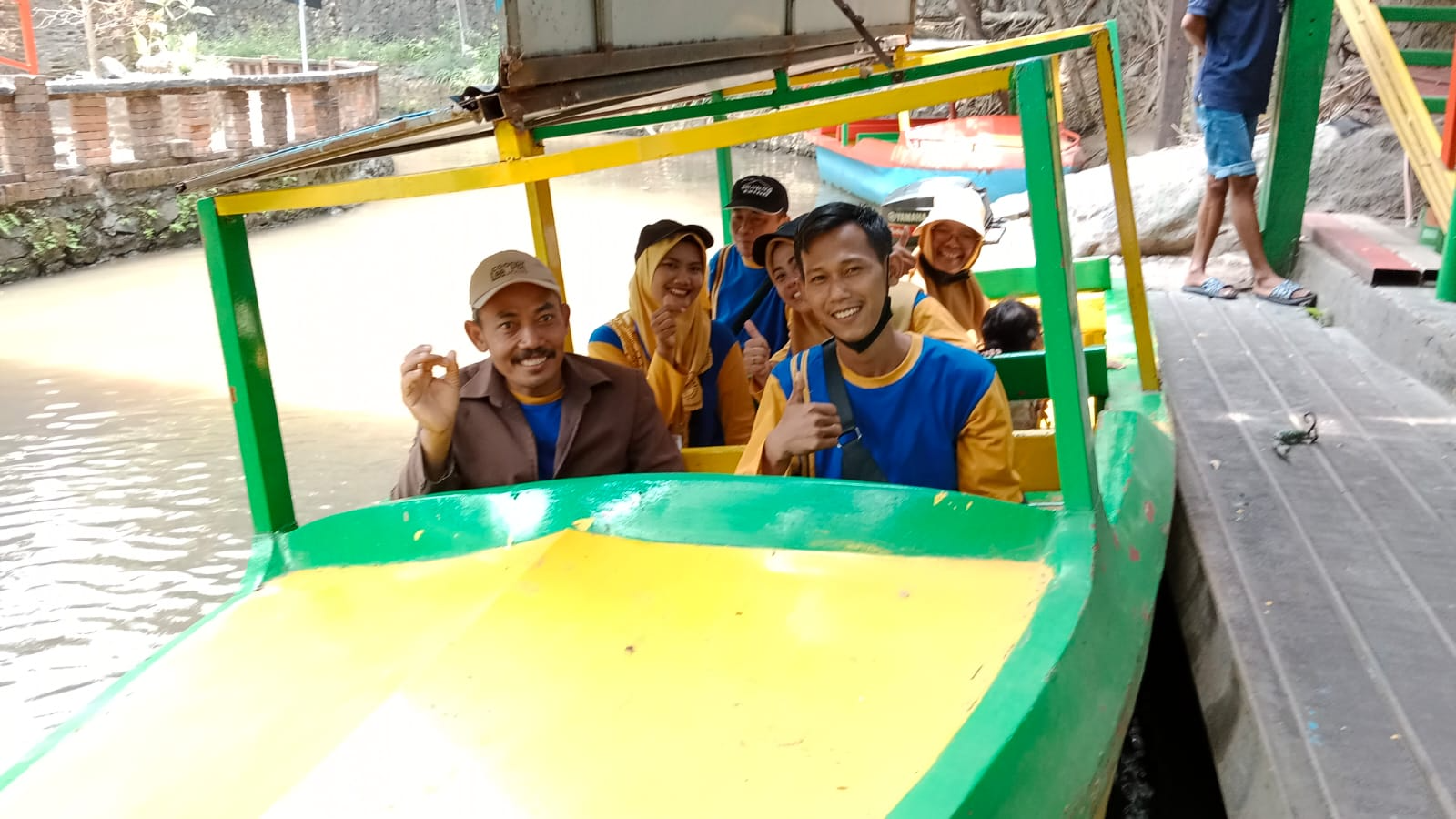 NAIK PERAHU NAIK PERAHU
