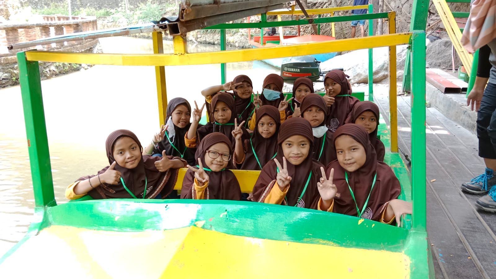 NAIK PERAHU NAIK PERAHU