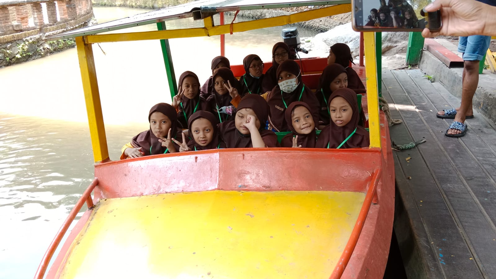 NAIK PERAHU NAIK PERAHU