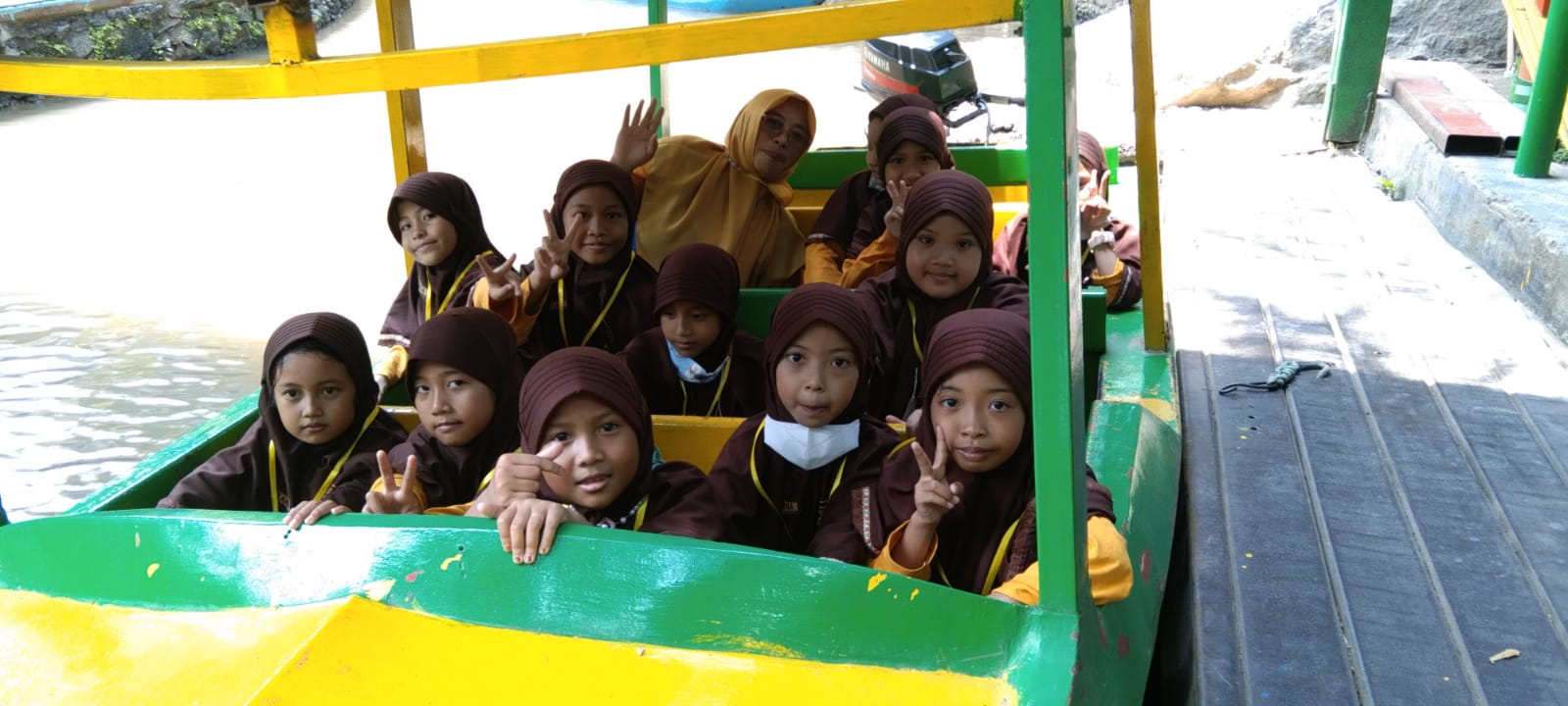 NAIK PERAHU NAIK PERAHU