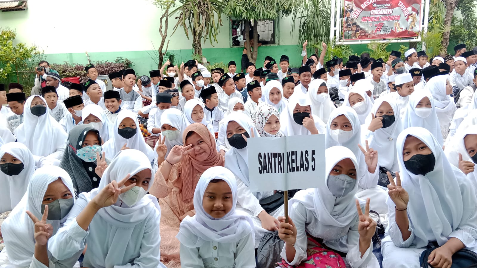 SANTRI KELAS 5 SANTRI KELAS 5