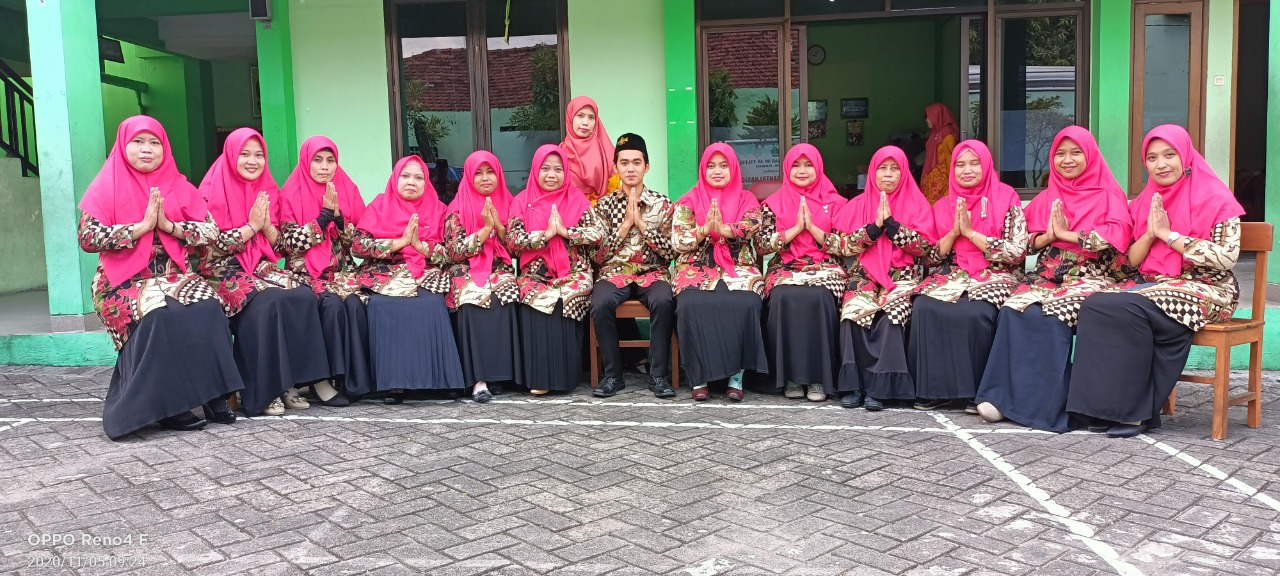 USTAD - USTADZAH MI AT TAUFIQ 