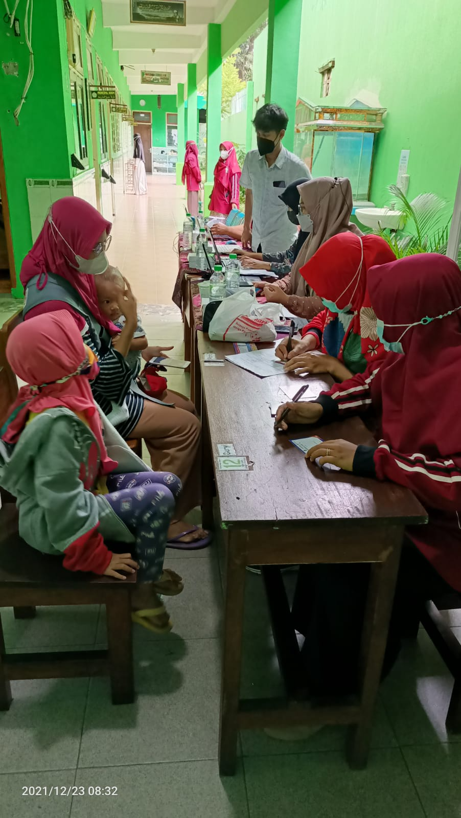 Bagian Pengambilan Kartu Vaksin Bagian Pengambilan Kartu Vaksin