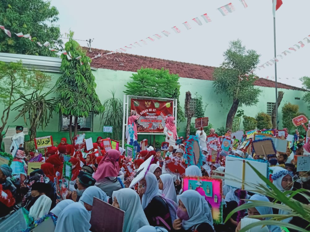 Kirab Memperingati Tahun Baru Islam dan HUT RI 77