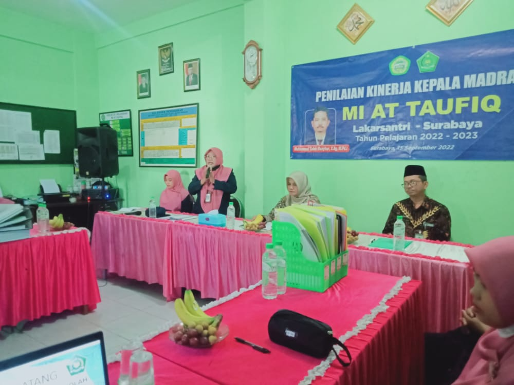 SAMBUTAN IBU FATIMATUL LAIL, M.Pd SELAKU KEPALA MI AT-TAUFIQ SAMBUTAN IBU FATIMATUL LAIL, M.Pd SELAKU KEPALA MI AT-TAUFIQ