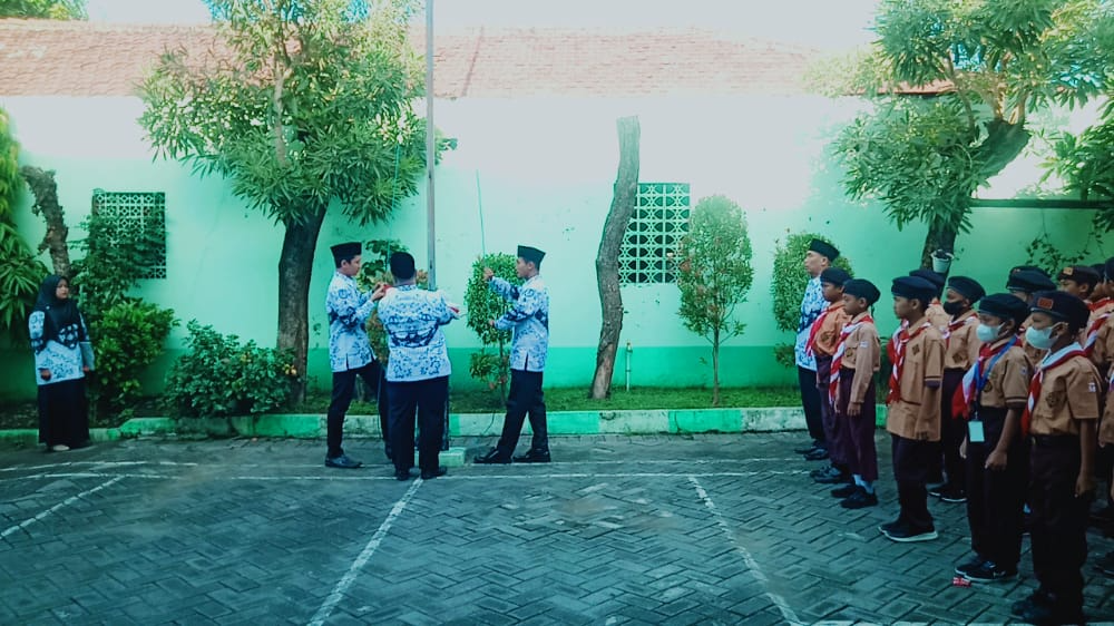 PENGIBARAN BENDERA MERAH PUTIH (Bapak Abdul Wasi