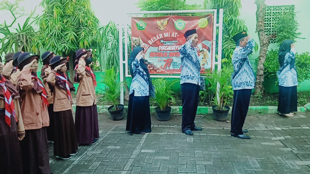 PENGIBARAN BENDERA MERAH PUTIH (Bapak Abdul Wasi