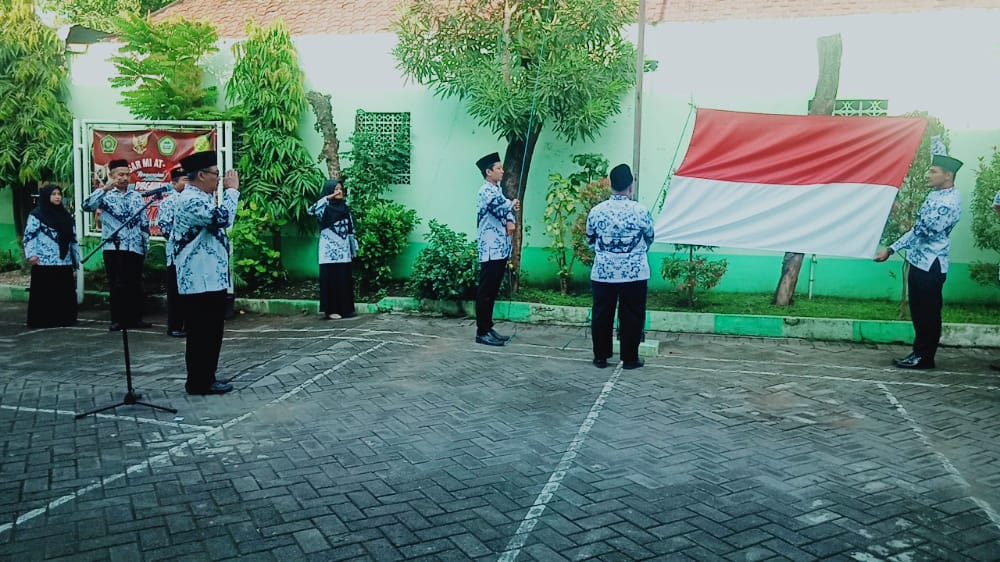PENGIBARAN BENDERA MERAH PUTIH (Bapak Abdul Wasi