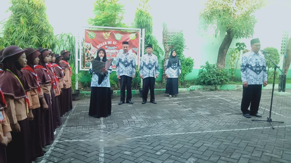PEMBACAAN UUD 1945 (IBU MUSRIFATUL FU
