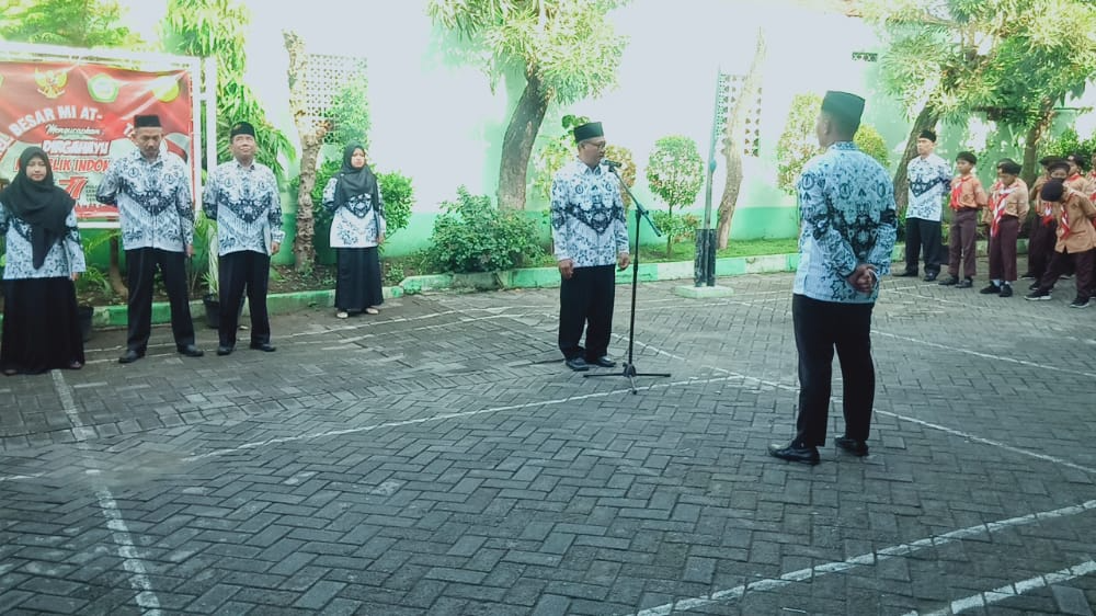 AMANAT PEMBINA UPACARA (BAPAK H.M. AINUL YAQIN, M.Pd) AMANAT PEMBINA UPACARA (BAPAK H.M. AINUL YAQIN, M.Pd)