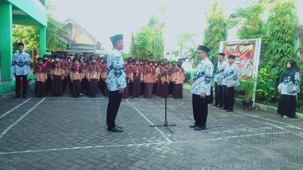 LAPORAN PEMIMPIN UPACARA KEPADA PEMBINA UPACARA