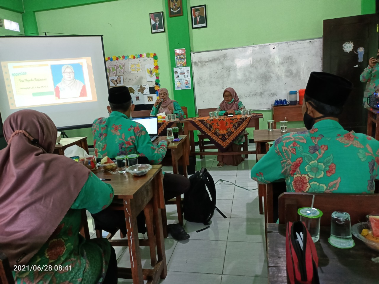 rapat koordinasi dewan guru MI At-Taufiq